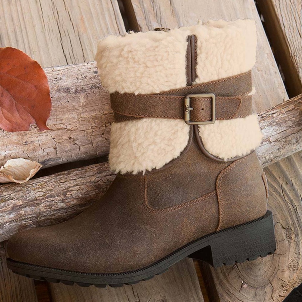 UGG Blayre III  water resistant Boot size 6 EUC